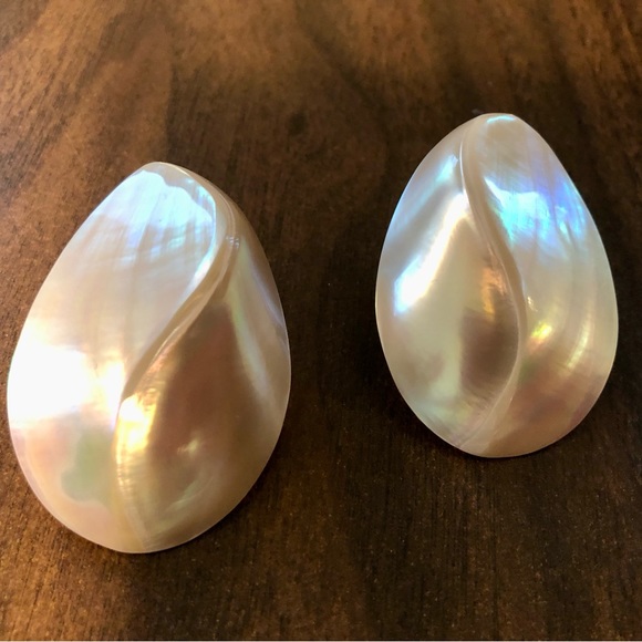 Neiman Marcus VTG 90s Mother of pearl Pierced statement earring lightweight - Picture 9 of 16